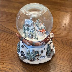PartyLite Olde World Village musical snow globe